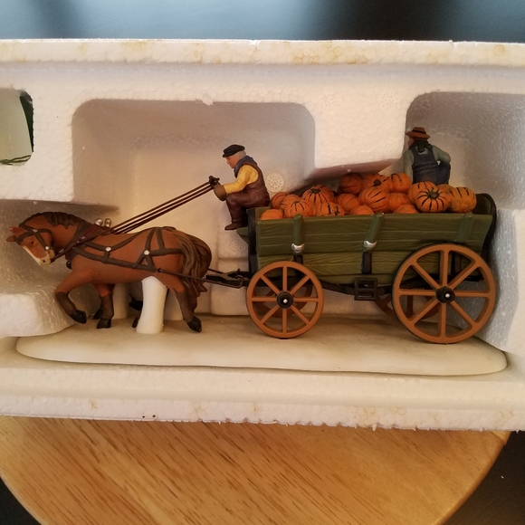 Heritage Village Harvest Pumpkin Wagon - Picture 5 of 5